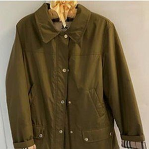 Burberry Light Jacket Real Fur (removable) Collar /Signature Lining